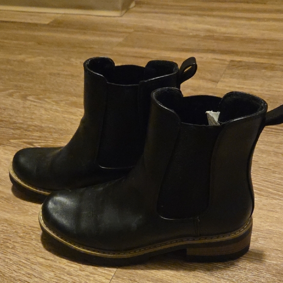 Universal Thread Black Ankle Boots - Picture 2 of 4